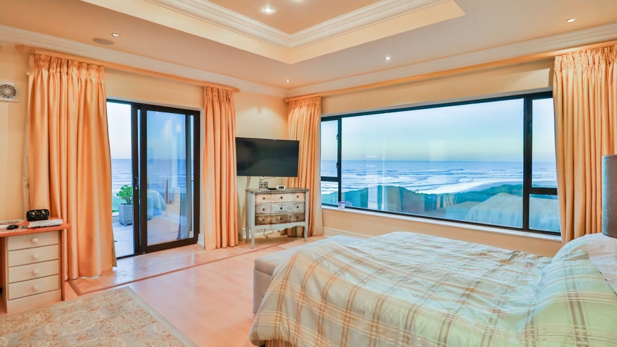 6 Bedroom Property for Sale in Myoli Beach Western Cape